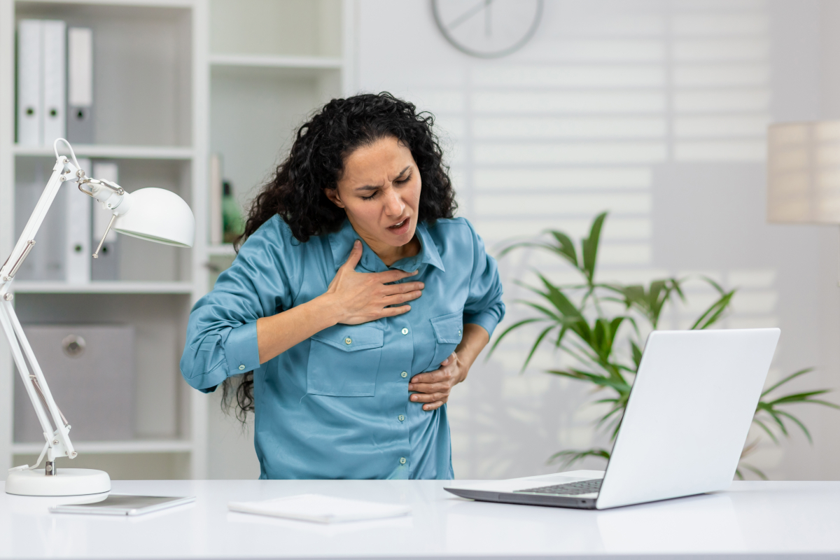 travailler avec une côte cassée